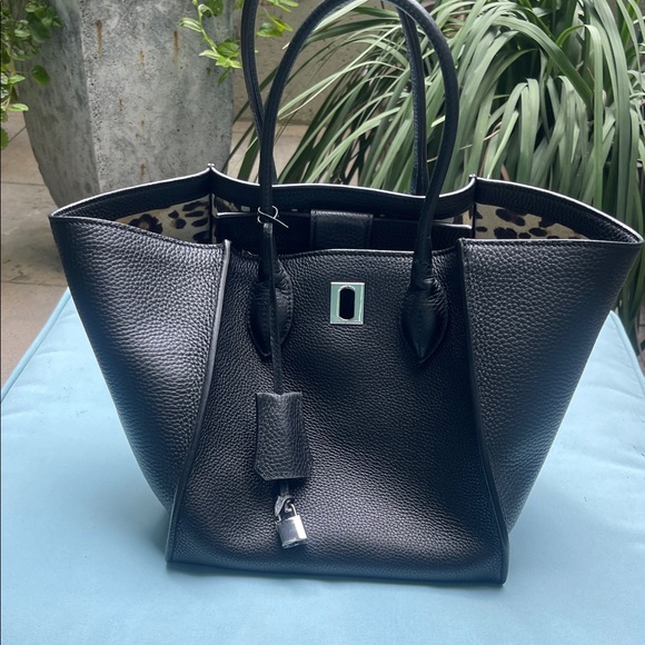 Ermanno Scervino Black Leather Tote with leopard suede inside worn 1 time . - Picture 1 of 9